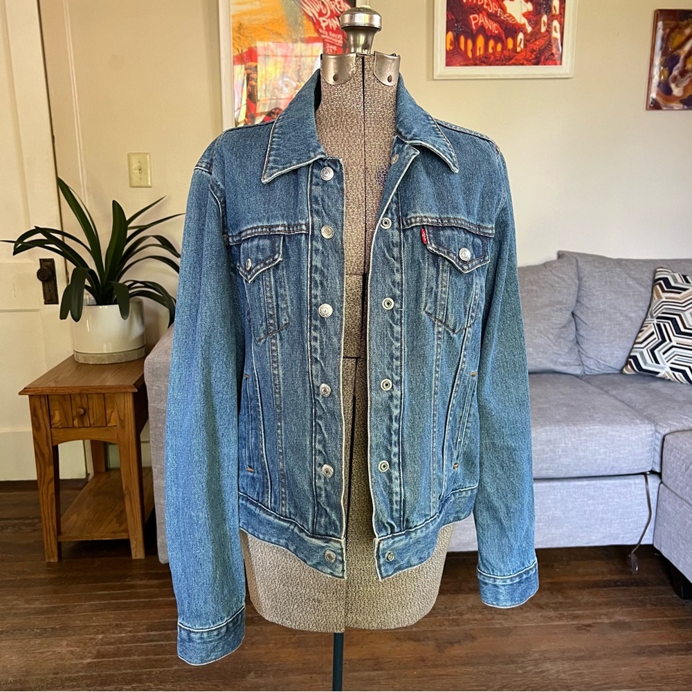 VINTAGE LEVI’S WOMEN’S XL DENIM JACKET TRUCKER WPL423